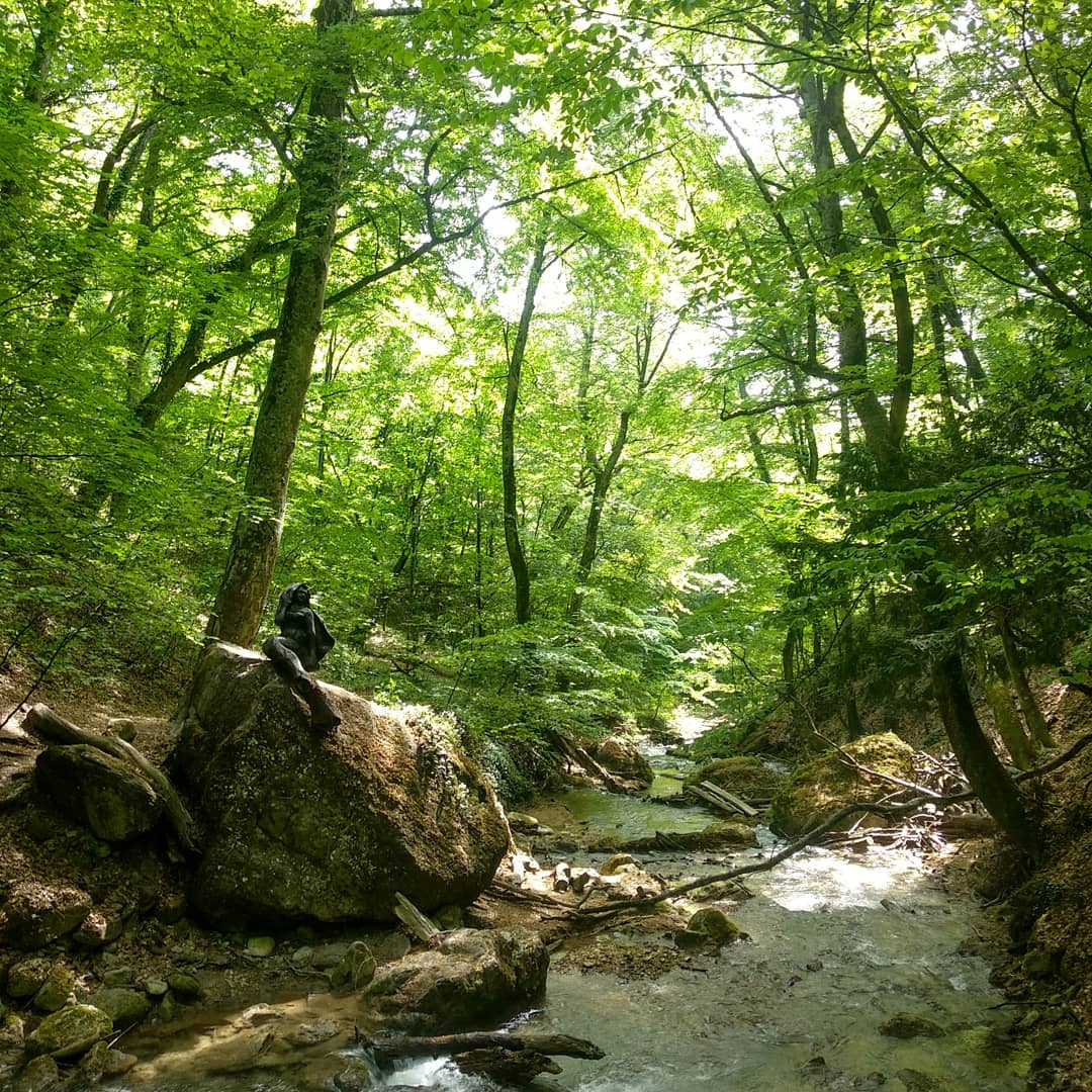 Что посмотреть в Алуште с детьми – водопад Джур-джур фото
