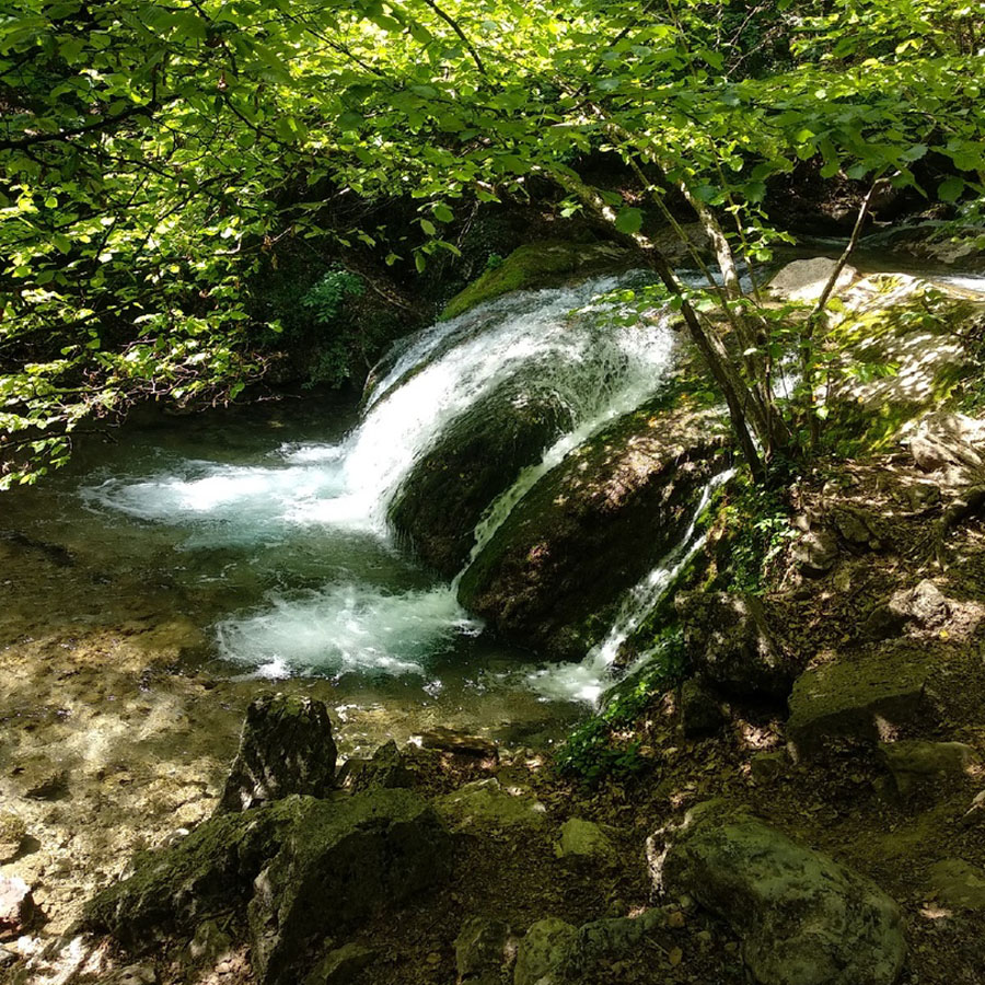 Возле водопада Джур-Джур Водопад на отдыхе в Солнечногорском