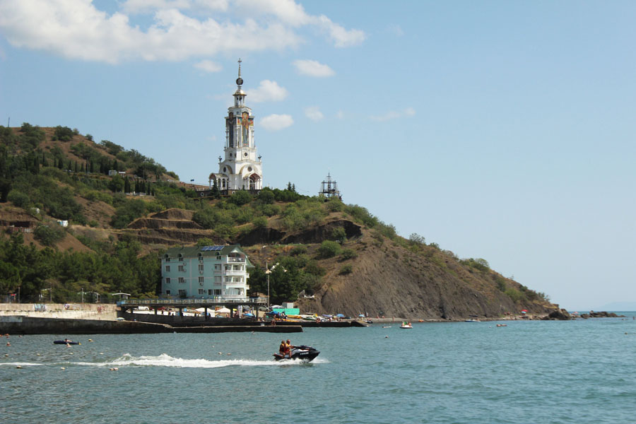 Храм-маяк Святого Николая Чудотворца отдых в Крыму п Солнечногорское: храм-маяк